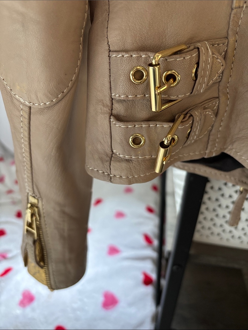 MAURITIUS Women's Beige Leather Jacket with Gold Star Embellishments - Picture 12 of 16